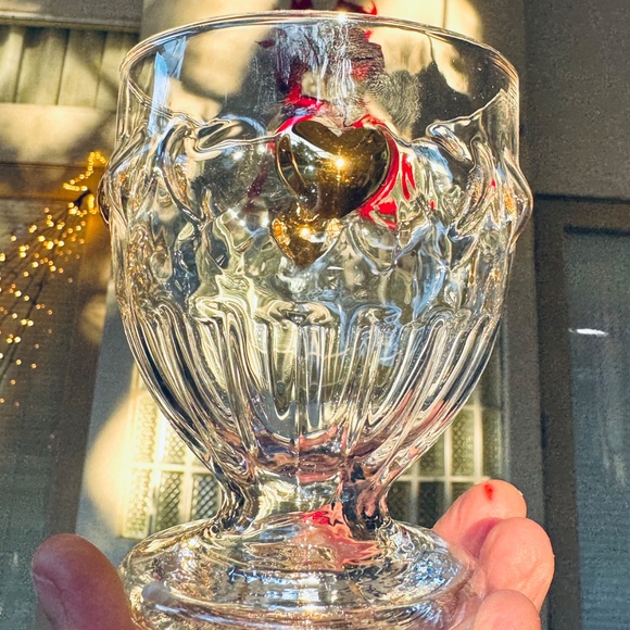 NIB Set of 4 Anthropologie Clara Heart Icon Goblets - Picture 5 of 6